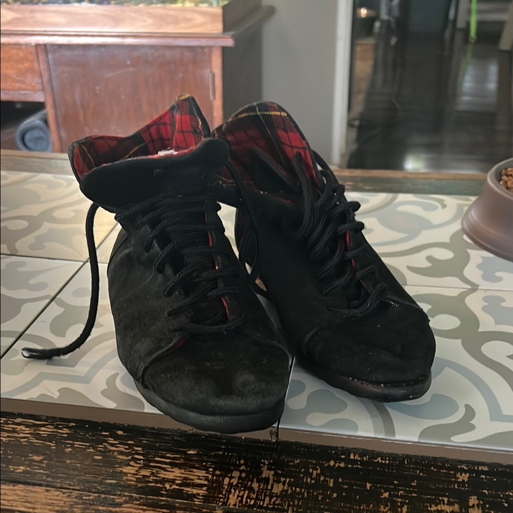 Stylish Black Sneakers with Red Plaid Lining